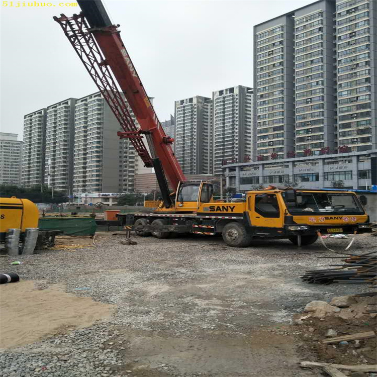 沧州新华选择专业吊车租赁服务，轻松解决高空作业难题
